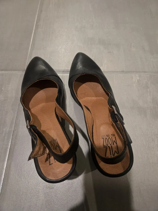 Miz Mooz Black Leather Slingback Pointed-Toe Pumps Size 11 - Picture 3 of 6